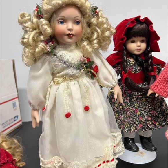 Collectibles dolls - Picture 4 of 5